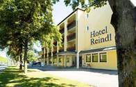 Hausansicht im Sommer vom Hotel Reindl in Bad Füssing (So heisst Sie das Hotel Reindl in Bad Füssing herzlich willkommen.)